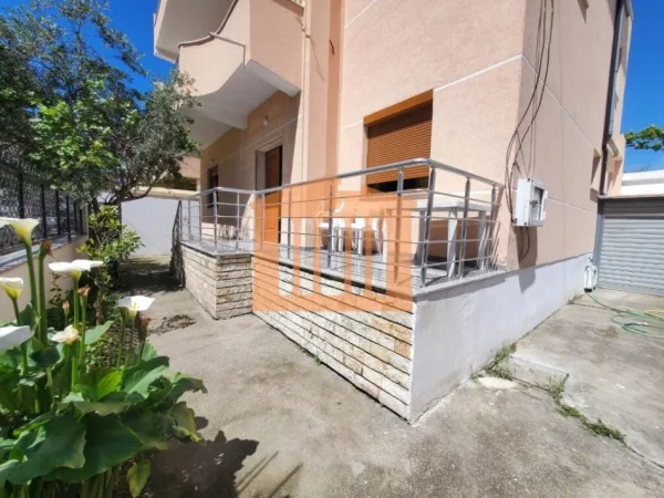 APARTAMENT 1+1 PRANE STADIUMIT DURRES, PER QIRA!