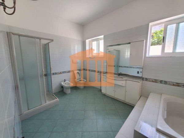 APARTAMENT 1+1 PRANE STADIUMIT DURRES, PER QIRA!