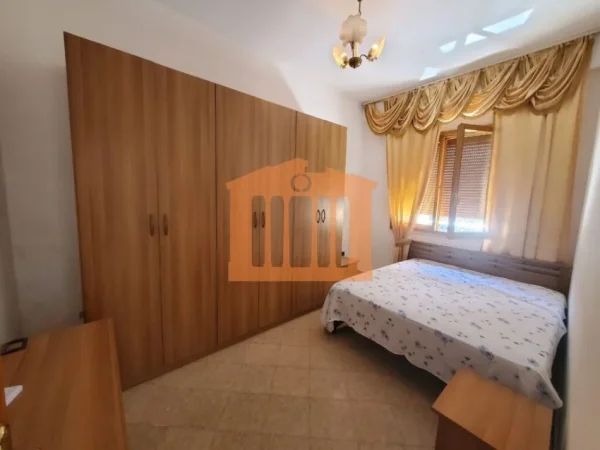 APARTAMENT 1+1 PRANE STADIUMIT DURRES, PER QIRA!