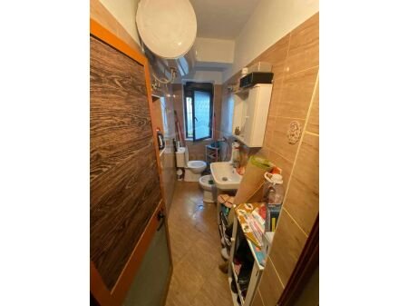 Shitet, Apartament 1+1, në Rrugen Ferit Xhajko, Tiranë. AREA40365