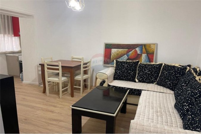 Jepet apartament 1+1 me qira te Shkolla e Kuqe