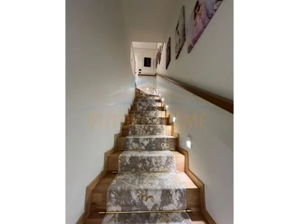 Shitet, Duplex 3+1+3+Verandë, Rezidenca Kodra e Diellit 2, 340.000 euro