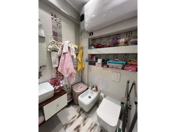 Shitet, Duplex 3+1+3+Verandë, Rezidenca Kodra e Diellit 2, 340.000 euro