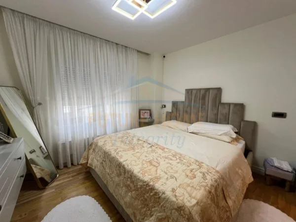 Shitet, Duplex 3+1+3+Verandë, Rezidenca Kodra e Diellit 2, 340.000 euro