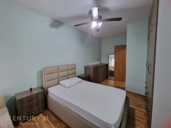 Shesim Apartament 3+1+2 prane Pazarit te Ri!