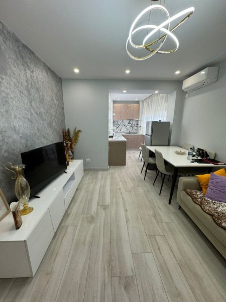 Qera, Apartament 2+1 ne 5 maj