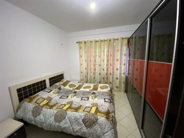 Jepet me qera apartamenti 3+1+2  470€ , Astir prane bar Artisti.