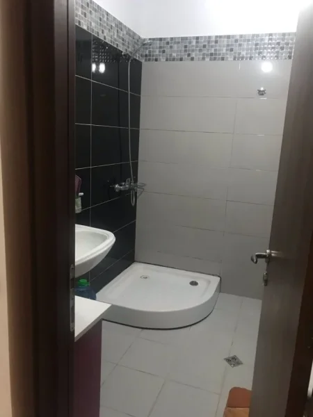 Jepet me qera apartamenti 1+1 400€ , Rruga Eduard Mano , Kopeshti Zologjik