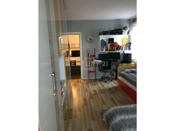 Apartment me qira 2+1+2 te shkolla e Baletit 750 €