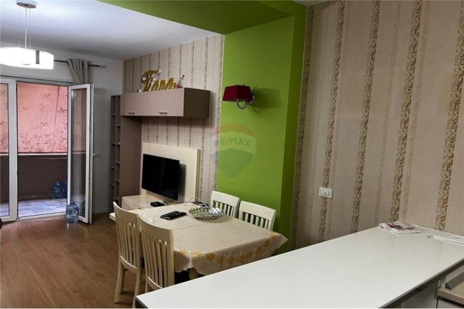 Jepet me qira apartament 2+1 në Astir