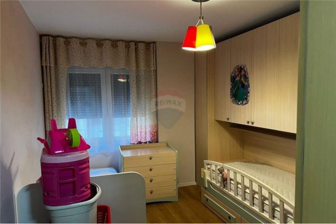 Jepet me qira apartament 2+1 në Astir