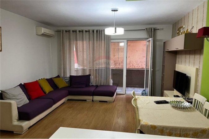 Jepet me qira apartament 2+1 në Astir