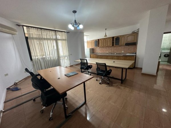 Qera, Ambient Biznesi, Ish Stacioni i Trenit, Tiranë - 1000€ | 140 m²