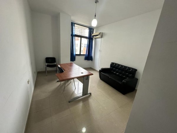 Qera, Ambient Biznesi, Ish Stacioni i Trenit, Tiranë - 1000€ | 140 m²