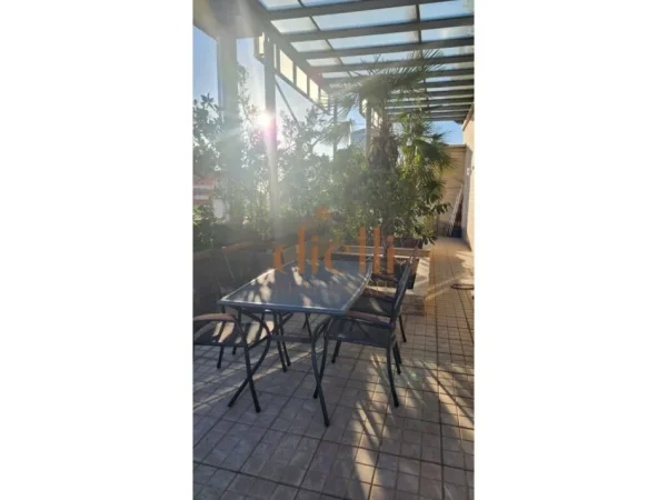 Shitet Duplex PentHouse Pranë Pazarit Të Ri.
