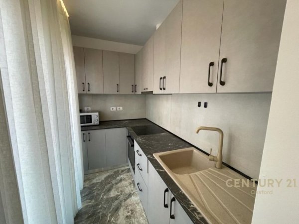 JEPET ME QIRA APARTAMENT 1+1+POST PARKIMI, TEK UNAZA E RE (KOMPLEKSI SIMA-COM) !, 650euro