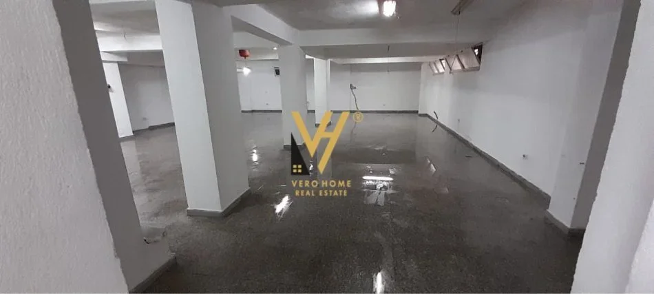 JEPET AMBIENT 200 M2 ME QERA TE RRUGA MINE PEZA 1.500 EURO