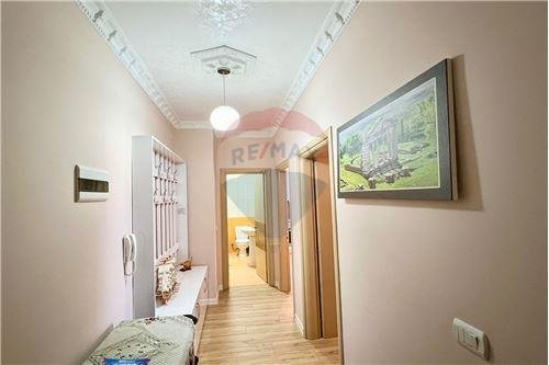 JEPET APARTAMENT 1+1 ne Selite , Rruga Mustafa Metohiti