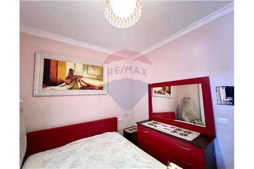 JEPET APARTAMENT 1+1 ne Selite , Rruga Mustafa Metohiti