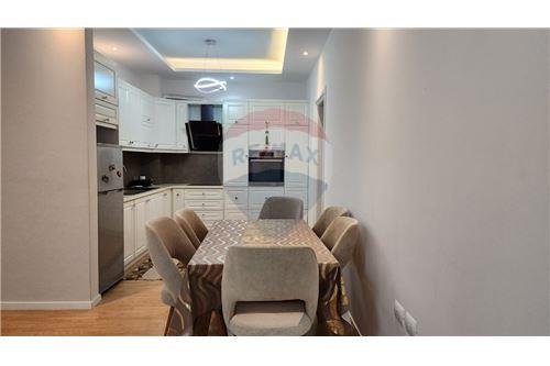 JEPET APARTAMENT 2+1+2 ME QIRA ne Astir Rr.Teodor Keko