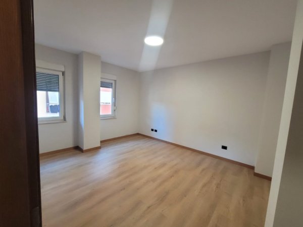 Shitet Apartament