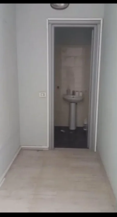 Zyre Me Qera Prane Bulevardit Zogu I Pare (ID BZ2312) Tirane