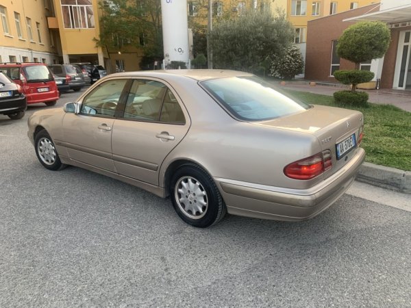 Shitet e class 220 CDI viti 2000. Manual. 1900 €