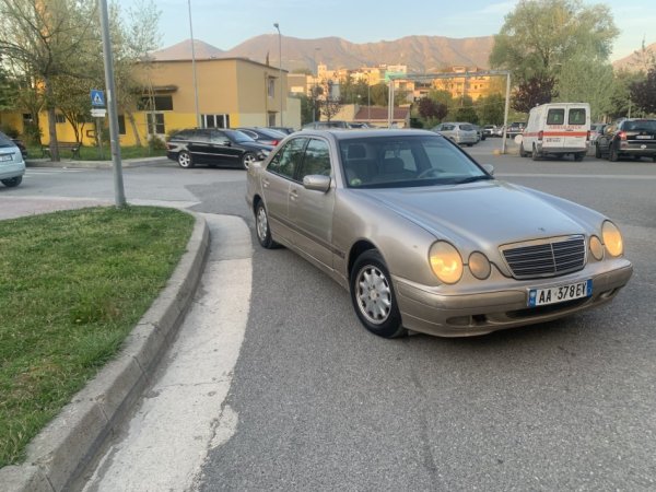 Shitet e class 220 CDI viti 2000. Manual. 1900 €