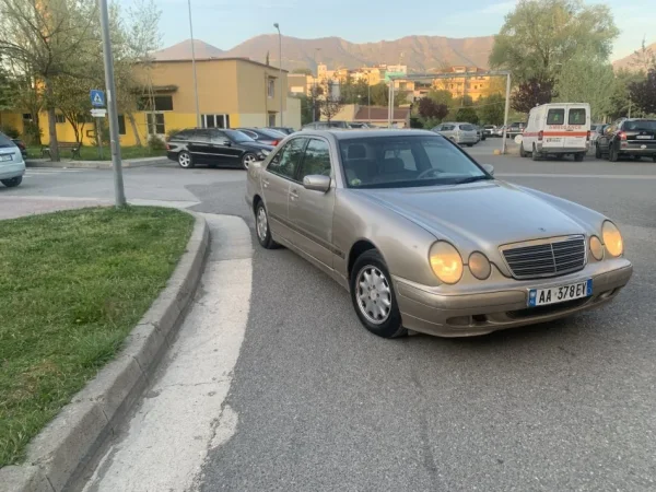 Shitet e class 220 CDI viti 2000. Manual. 1900 €