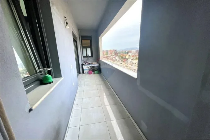 Apartament per qira, 3+1 totalisht i mobiluar, buze Unazes se Re, per 450 Euro/muaj!