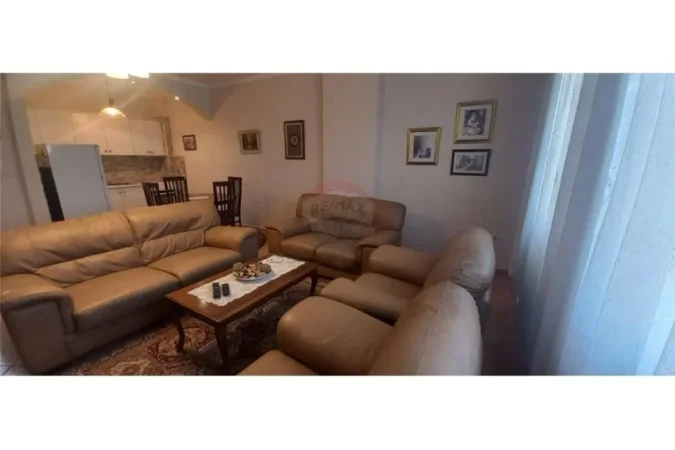 Jepet apartament 1+1 per qera tek Rruga e Elbasanit.