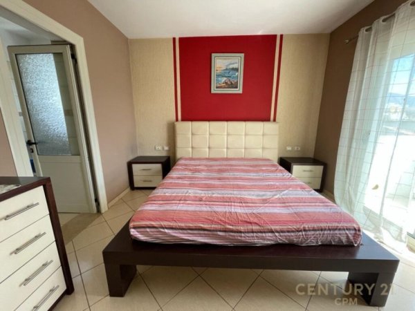 Jepet me qira apartament 2+1+2 tek Materniteti i Ri