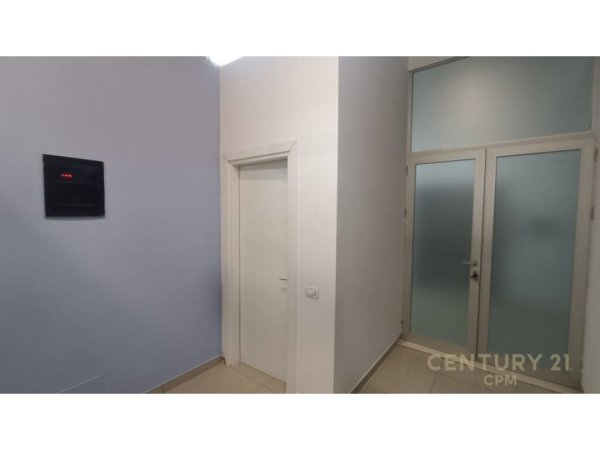 Garsoniere për Shitje prane Qendres Tregtare Kristal, Tiranë - 103000€ | 36 m²