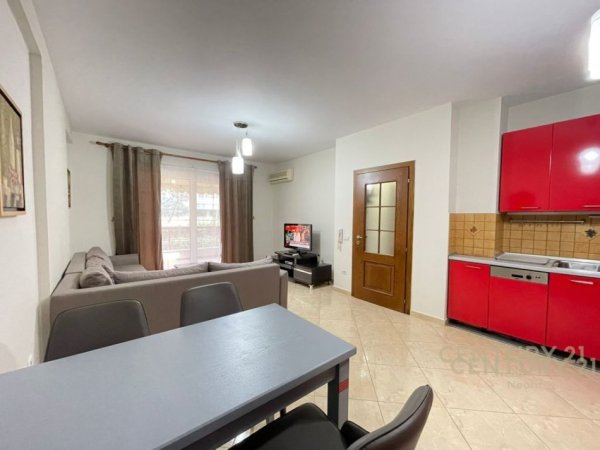 QIRA, APARTAMENT 1+1, LIQENI I THATE!