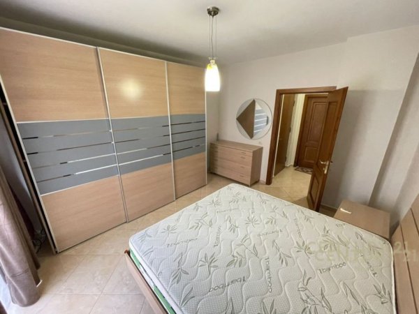 QIRA, APARTAMENT 1+1, LIQENI I THATE!