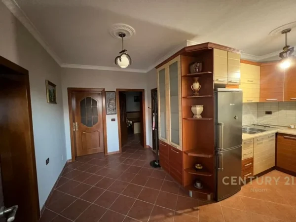 JEPET ME QIRA APARTAMENT 2+1 NE ALI DEM!