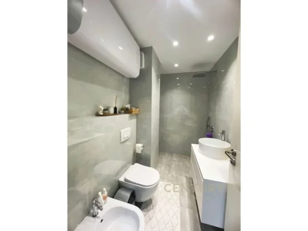 QIRA, APARTAMENT MODERN 2+1 TE LIQENI THATE