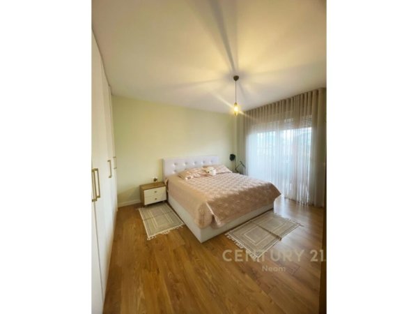 QIRA, APARTAMENT MODERN 2+1 TE LIQENI THATE