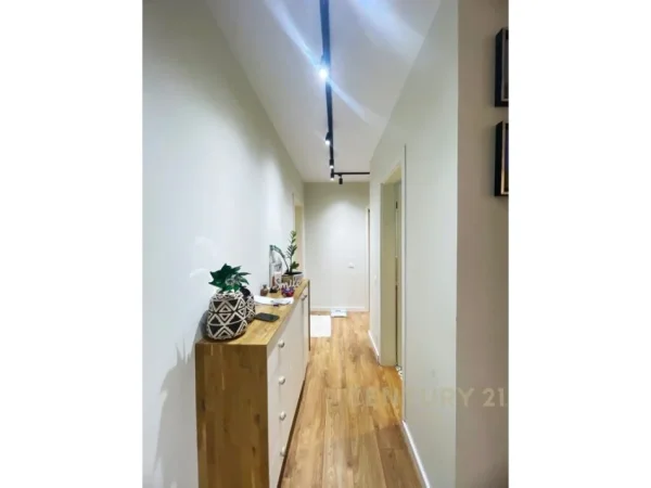QIRA, APARTAMENT MODERN 2+1 TE LIQENI THATE