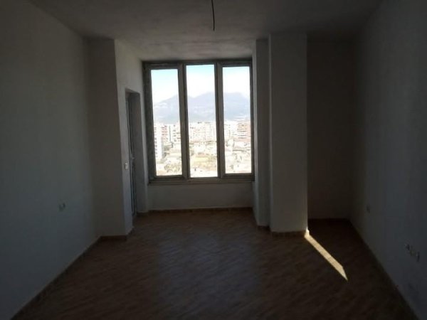 Shitet Apartament