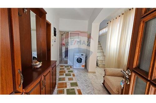 JEPET APARTAMENT 2+1+2 ME QIRA Rruga e Elbasanit