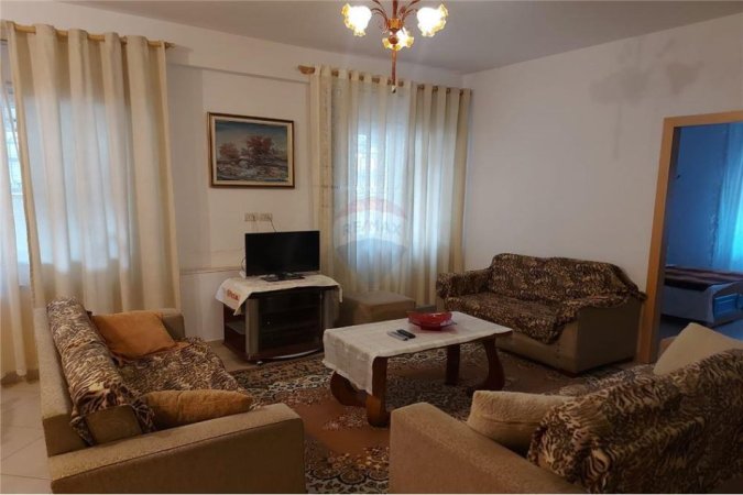 Jepet Apartament 1+1 Per Qera Tek Kopshti Botanik