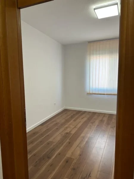 Jepet me qera ambient biznes, Durrës