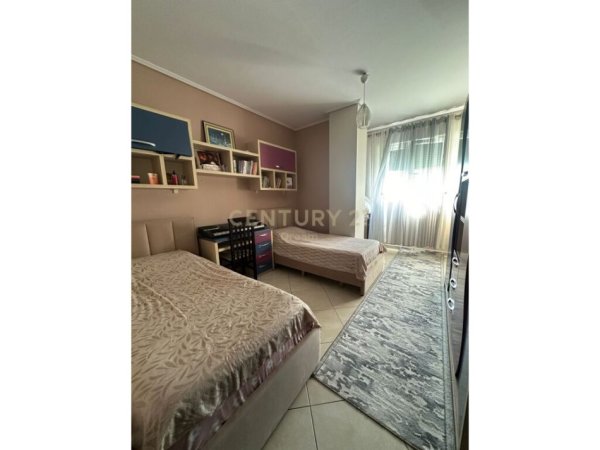 Shitet Apartament 2+1+2 prane Xhamllikut ‼️