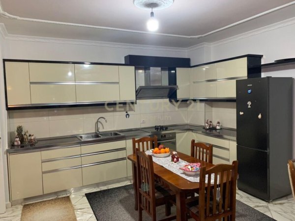 Apartament 2+1 për Qira në Yzberisht, Tiranë