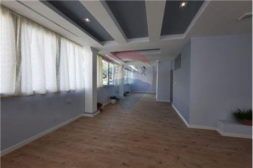 Tirane, jepet me qera apartament 4+1+BLK Kati 2, 176 m² 1.300 Euro (BLV Bajram Curri)