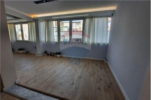 Tirane, jepet me qera apartament 4+1+BLK Kati 2, 176 m² 1.300 Euro (BLV Bajram Curri)