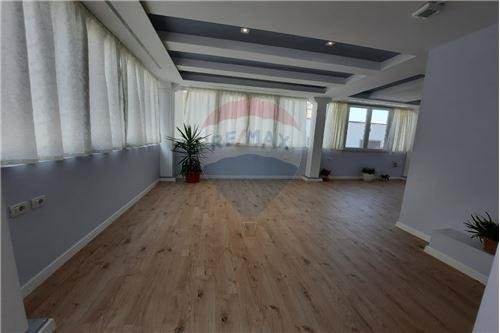 Tirane, jepet me qera apartament 4+1+BLK Kati 2, 176 m² 1.300 Euro (BLV Bajram Curri)
