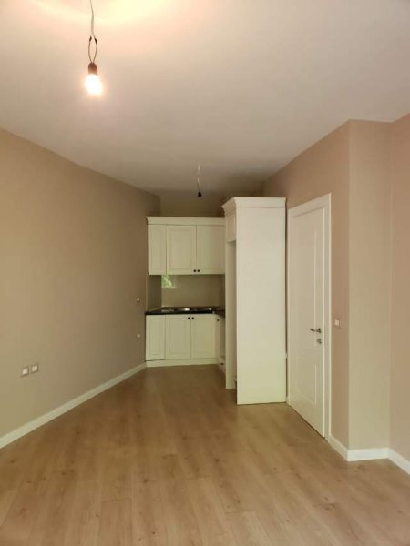 Tirane, jap me qera apartament 1+1+BLK Kati 4, 75 m² 300 Euro (kopshti botanik)