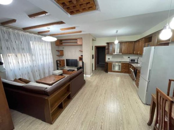Tirane, jepet me qera apartament 2+1+BLK Kati 5, 115 m² 500 Euro (Perballe DELIJORGJIT)